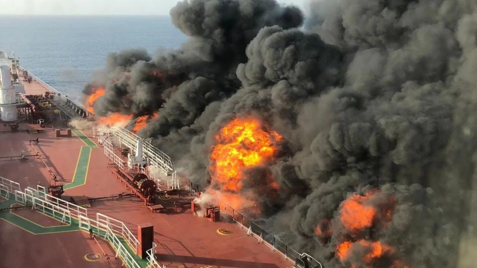 Προς πόλεμο Ουάσινγκτον-Τεχεράνη: Bίντεο-ντοκουμέντο με Ιρανούς που αφαιρούν μαγνητική νάρκη από πλοίο – Παγκόσμια ανησυχία